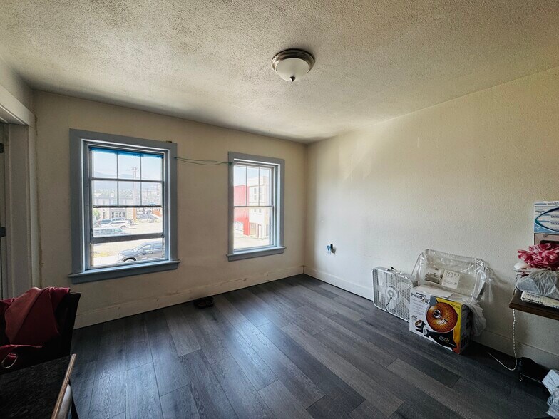 More Photos Of 118 N Main St, Livingston Storefront Retail Residential For Sale