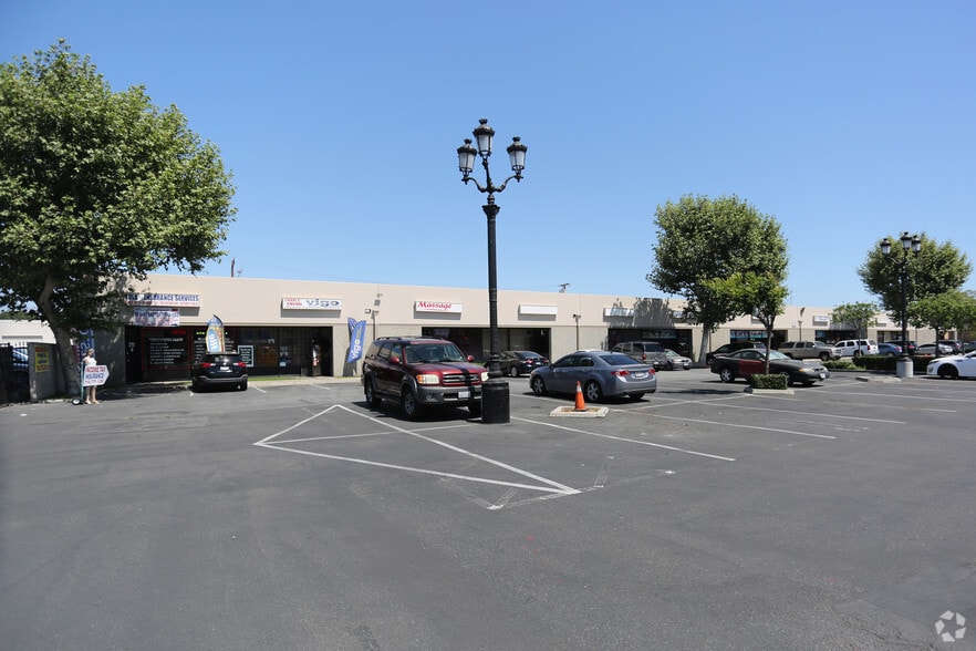 More Photos Of 3701 W McFadden Ave, Santa Ana Light Manufacturing For Lease