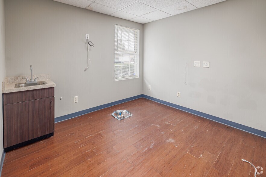 More Photos Of 3810 Williamsburg Park Blvd, Jacksonville Office For Sale
