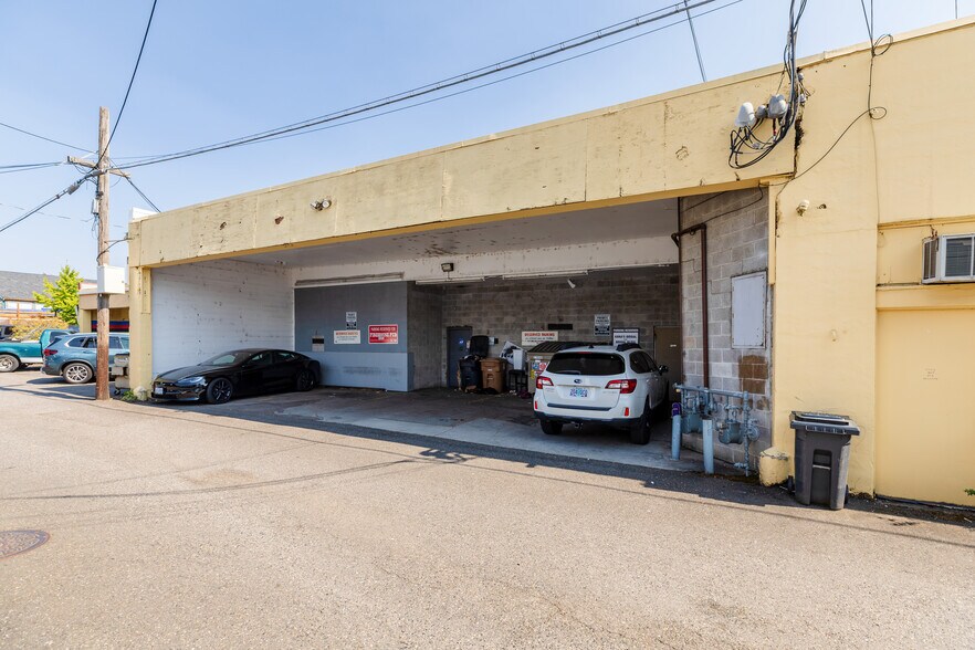 More Photos Of 402 N State St, Lake Oswego Storefront For Sale