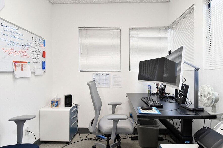 More Photos Of 10610 SE Washington St, Portland Office Residential For Lease