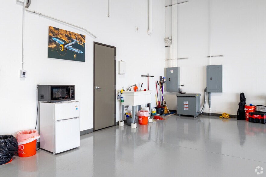 More Photos Of 3000 Airport Dr, Erie Research And Development For Sale