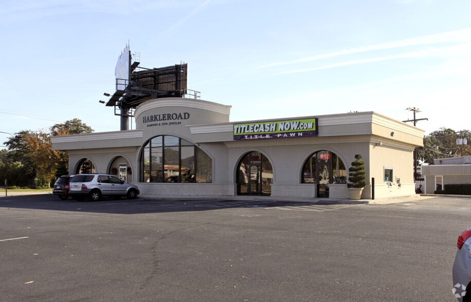 Primary Photo Of 7300 Abercorn St, Savannah General Retail For Sale