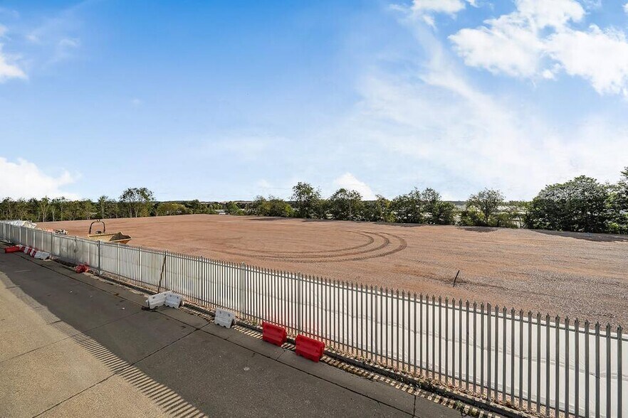 More Photos Of Dallow Rd, Luton Supermarket For Lease