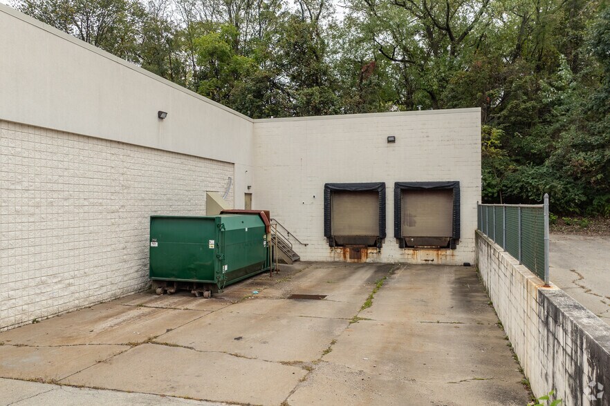 More Photos Of 2820 Universal Rd, Pittsburgh Supermarket For Lease