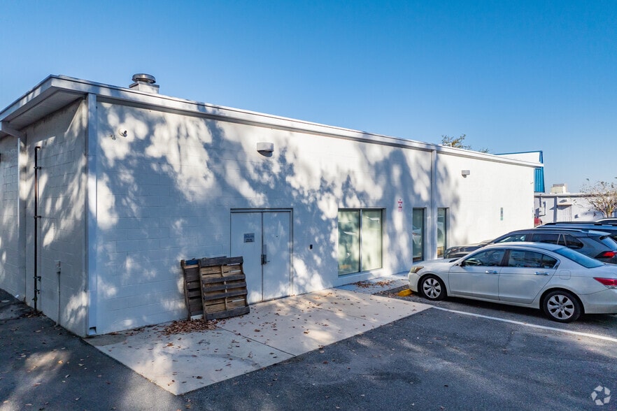 More Photos Of 7326 Broad St, Brooksville Freestanding For Lease