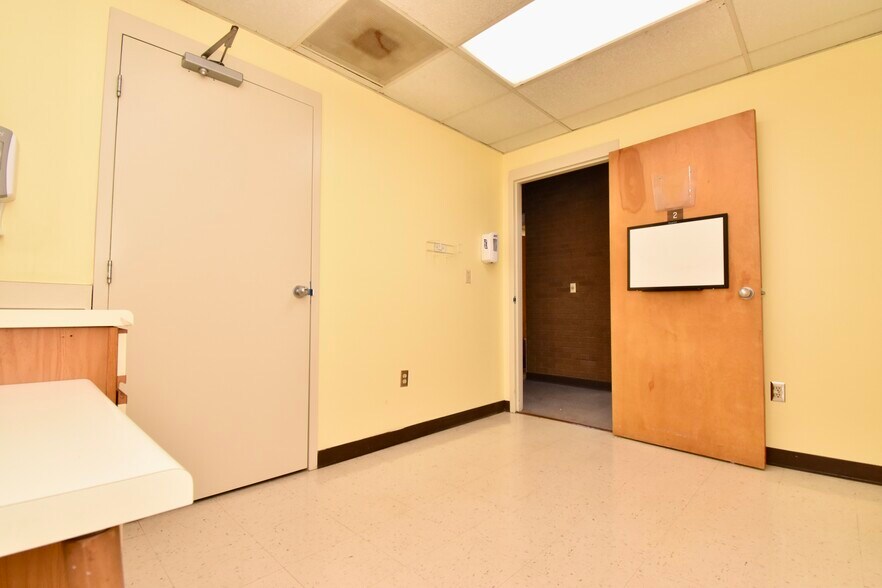 More Photos Of 810 Newman Dr, Helena Office For Sale