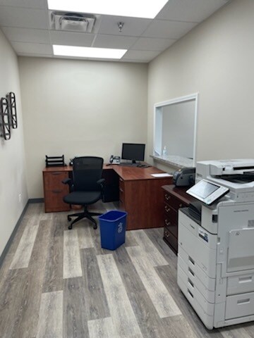 More Photos Of 907 N Bluff Rd, Collinsville Flex For Lease