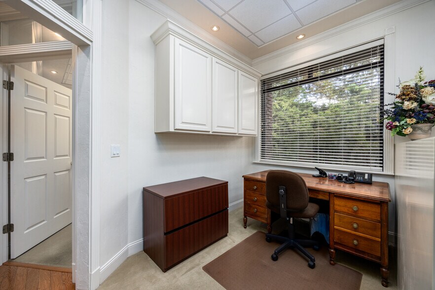 More Photos Of 2750 NW 43rd St, Gainesville Office For Lease