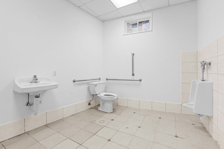 More Photos Of 1 W Englewood Ave, Englewood Freestanding For Lease