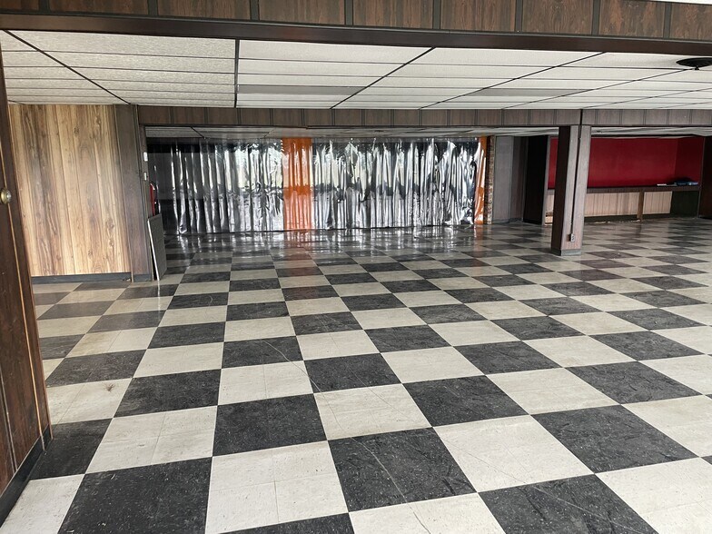 More Photos Of 1992 Mount Pleasant Rd, Greensburg Showroom For Lease