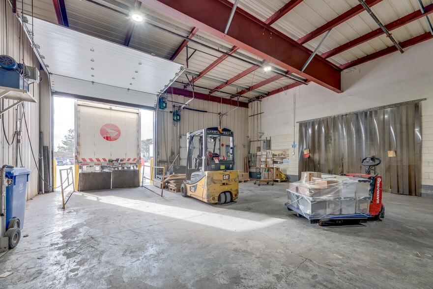 More Photos Of 47 Antares Dr, Ottawa Warehouse For Lease