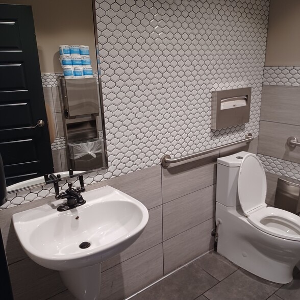 More Photos Of 10595 Discovery Dr, Las Vegas Storefront For Lease