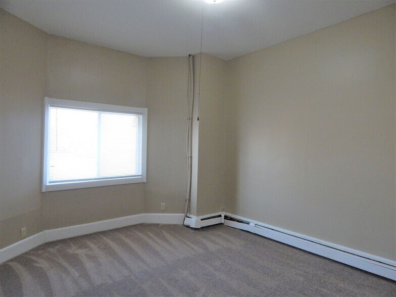 More Photos Of 953 Desoto St, Saint Paul Apartments For Sale