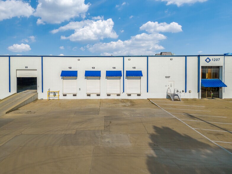More Photos Of 1207 W Crosby Rd, Carrollton Manufacturing For Lease