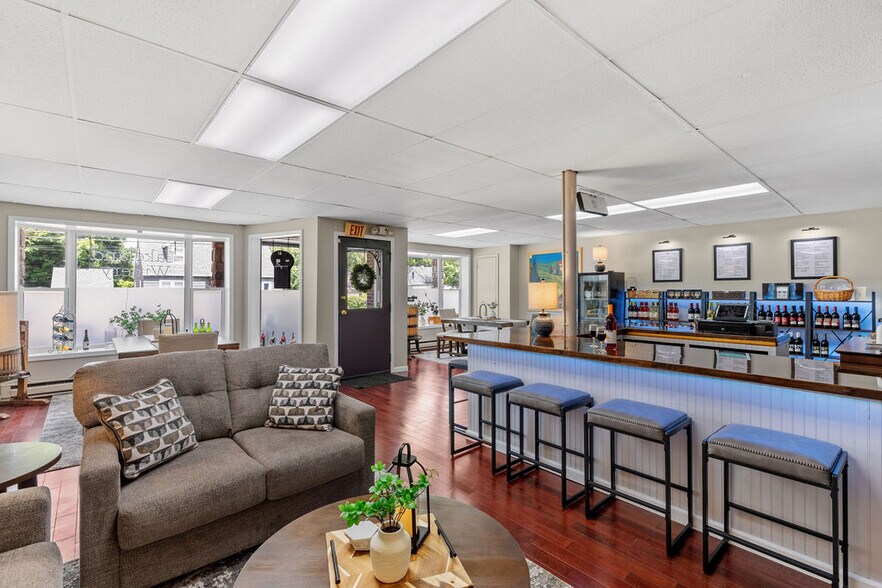 More Photos Of 877 State Fair Blvd, Solvay Storefront For Sale