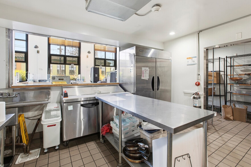 More Photos Of 3136 International Blvd, Oakland Office For Lease