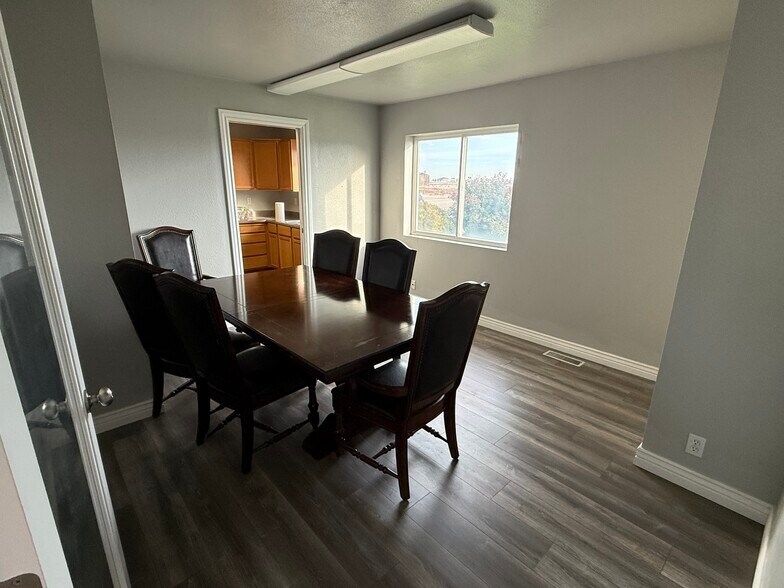 More Photos Of 725 SW 8th St, Fruitland Office For Sale