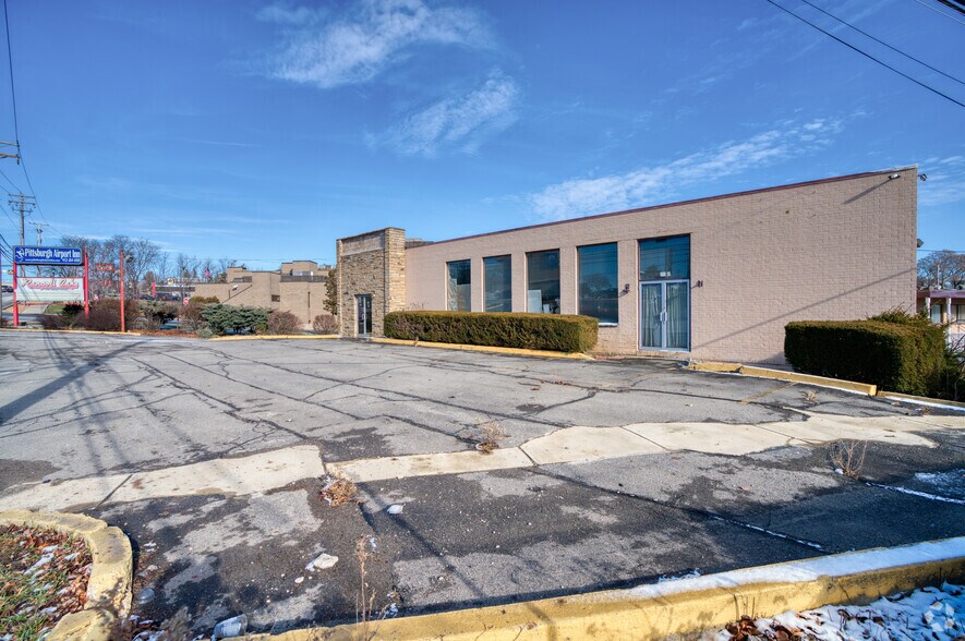 8857 University Blvd, Coraopolis, PA 15108 Hotel For Sale