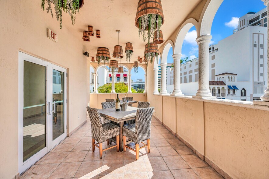 More Photos Of 223 Valencia Ave, Coral Gables Restaurant For Lease