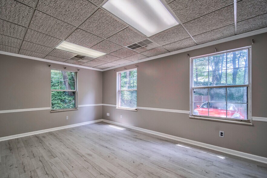 More Photos Of 425 E Crossville Rd, Roswell Office For Sale