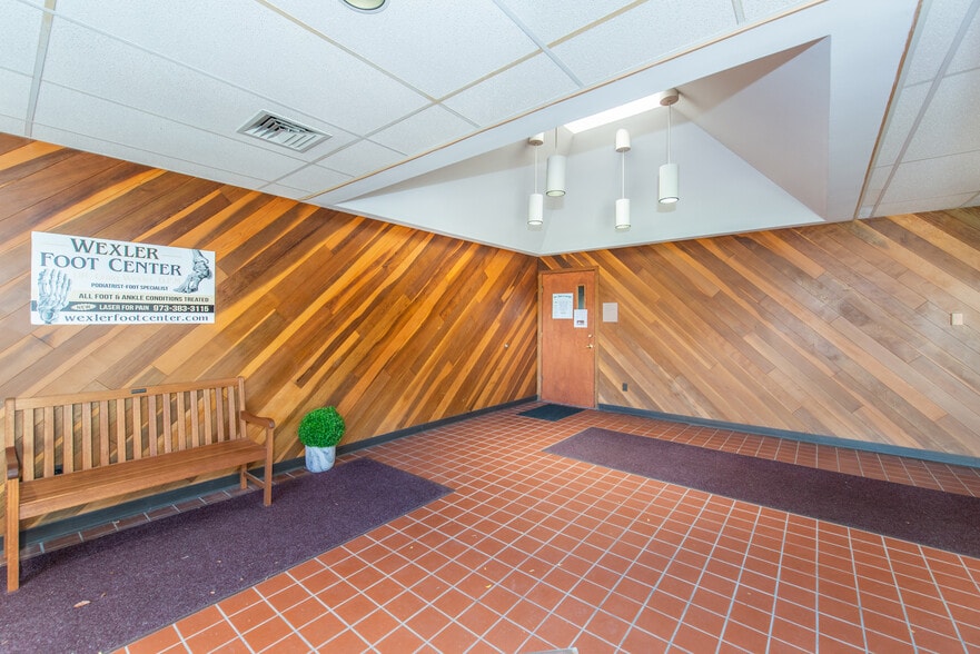 More Photos Of 125 Newton Sparta Rd, Newton Office For Lease