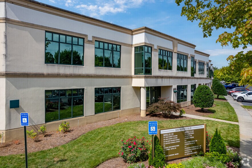 More Photos Of 1690 Roberts Blvd, Kennesaw Warehouse For Lease