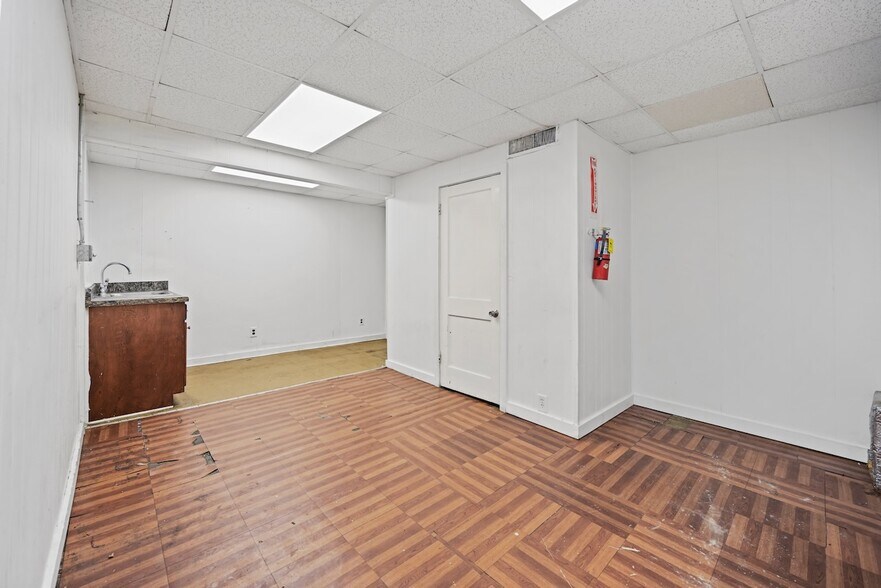 More Photos Of 1530 Nabell Ave, East Point Warehouse For Lease