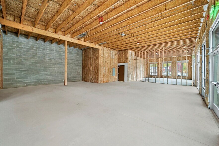 More Photos Of 12828 SE Kent Kangley Rd, Kent Storefront Retail Office For Lease