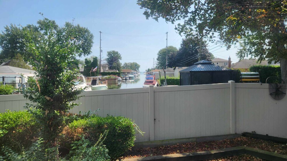 More Photos Of 25614-25616 Jefferson Ave, Saint Clair Shores Office For Lease