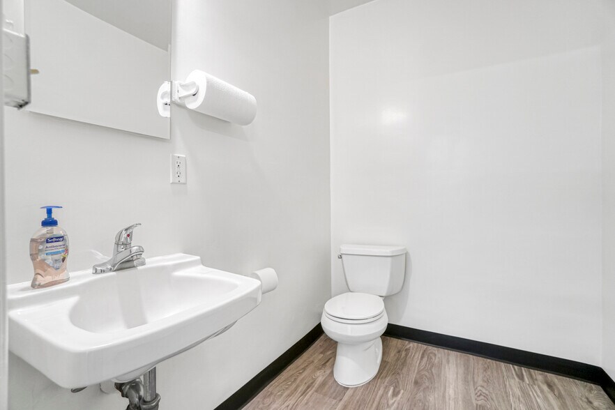 More Photos Of 21512-21516 Norwalk Blvd, Hawaiian Gardens General Retail For Sale