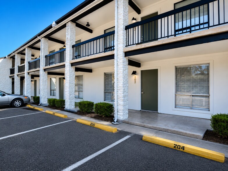 More Photos Of 1614 Wheless Ln, Austin Apartments For Sale