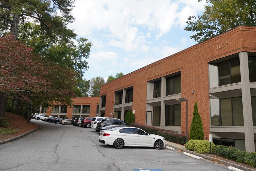 More Photos Of 1010 Huntcliff, Atlanta Office Residential For Lease