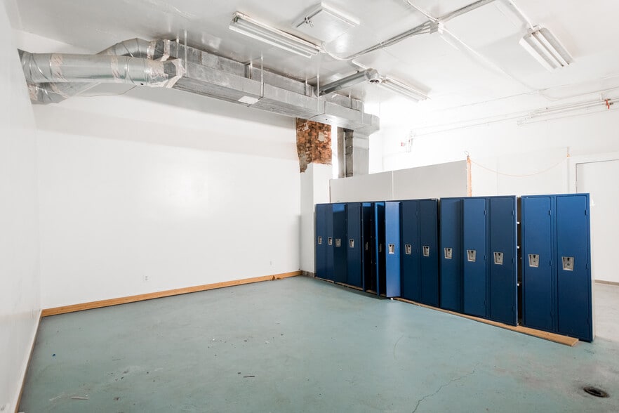 More Photos Of 2321 Caniff St, Hamtramck Storefront For Lease