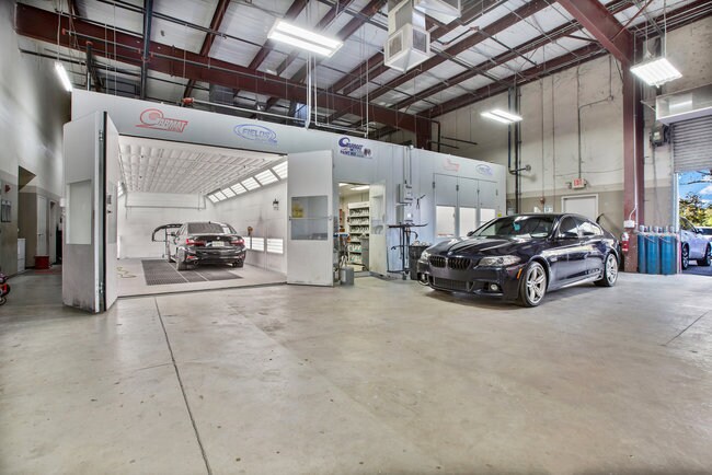 More Photos Of 4429 N John Young Pkwy, Orlando Warehouse For Lease