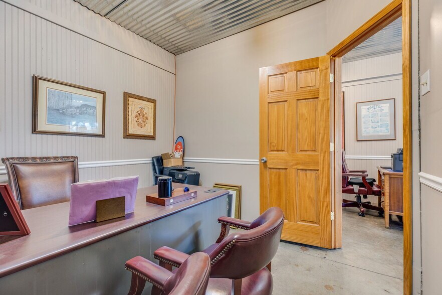 More Photos Of 710 Volunteer Pky, Bristol Storefront Retail Office For Sale