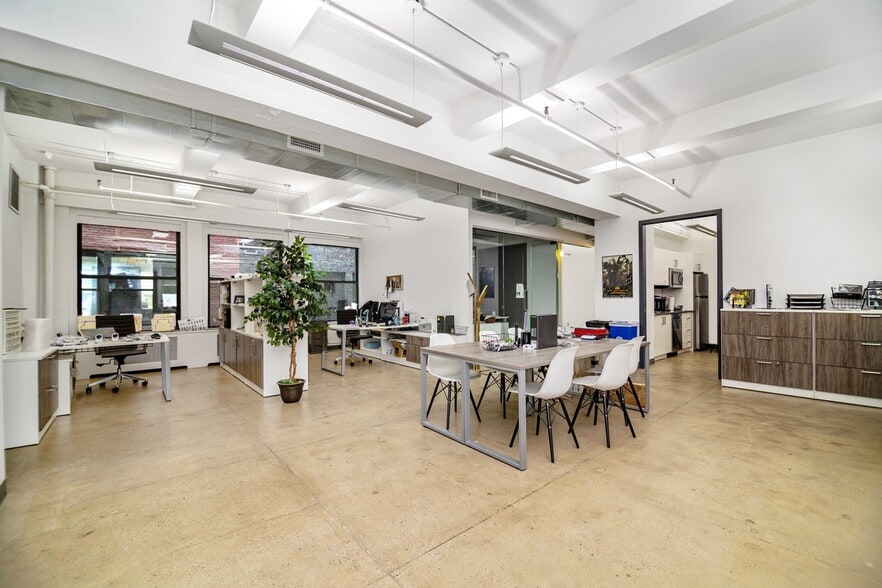 More Photos Of 246 W 38th St, New York Loft Creative Space For Sale