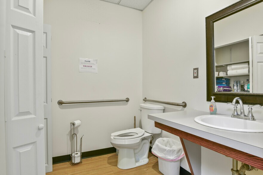 More Photos Of 845 N Main St, Providence Medical For Sale