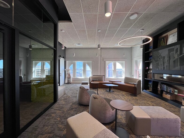 More Photos Of 326-328 S High St, Columbus Office Residential For Lease