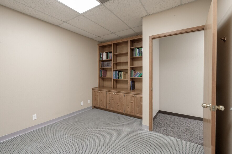 More Photos Of 3415 N Loy Lake Rd, Sherman Medical For Sale