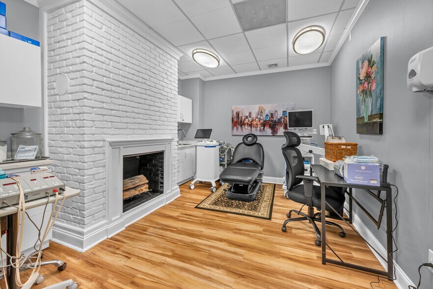 More Photos Of 132 Federal Rd, Danbury Storefront For Lease