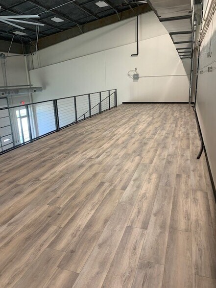 More Photos Of 1741 N Highway 377, Roanoke Showroom For Lease