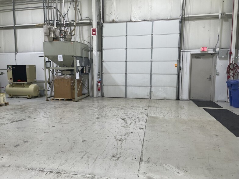 More Photos Of 85 E Bradrock Dr, Des Plaines Warehouse For Sale