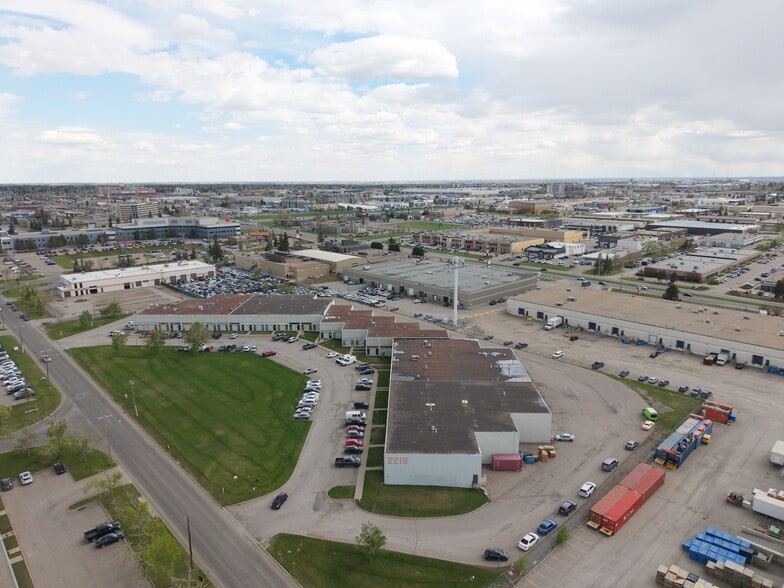 More Photos Of 2219 35th Ave NE, Calgary Service For Sale