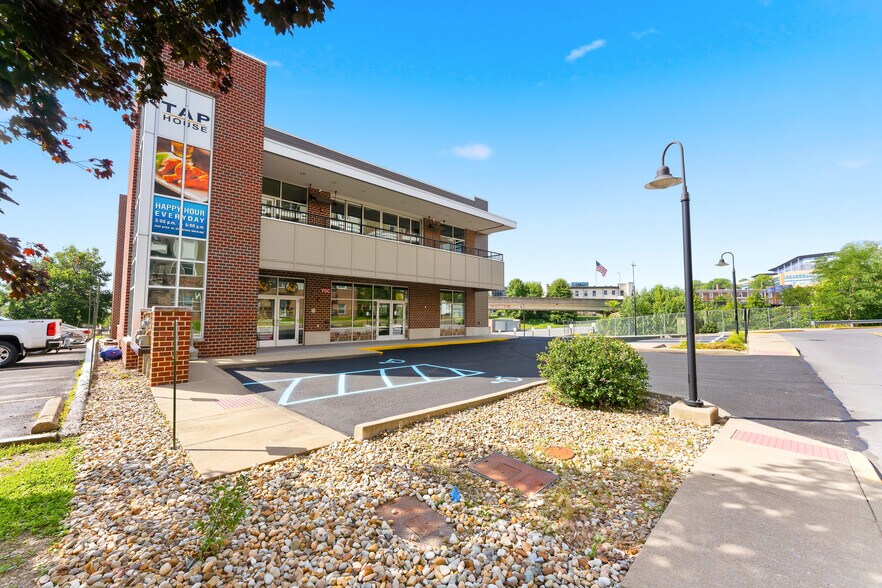 More Photos Of 453 Oakland St, Morgantown Office For Lease