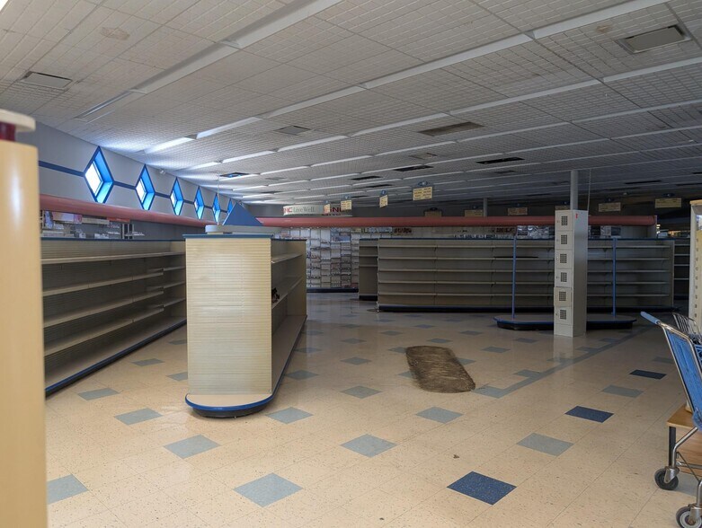 More Photos Of 898 S Main St, Centerville Drugstore For Lease