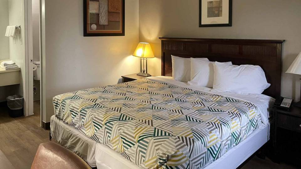 More Photos Of 1160 E Main St, Wytheville Hotel For Sale