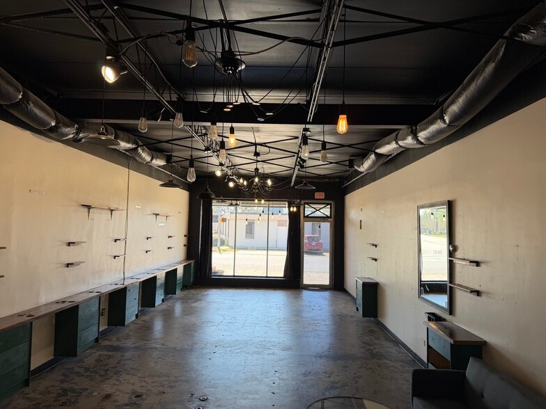 More Photos Of 1007-1009 E Saint Mary Blvd, Lafayette, Ln, Lafayette Storefront For Lease