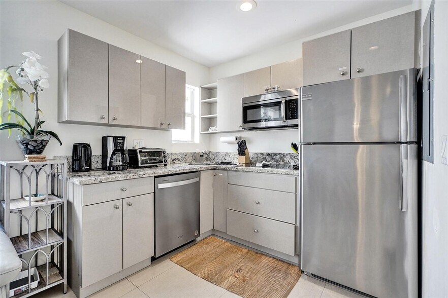 More Photos Of 322 Oklahoma St, Hollywood Multifamily For Sale