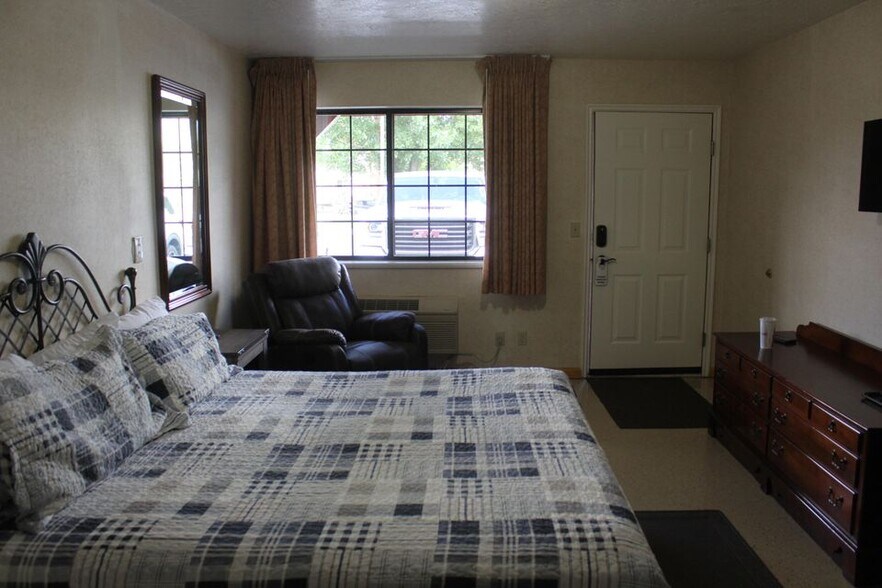 More Photos Of 339 S Highway 89, Circleville Hotel For Sale